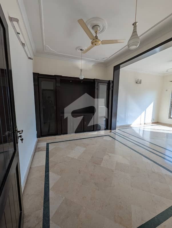 8 Marla Separate Entrance Upper Floor or 8 Marla Separate Entrance Upper Floor or