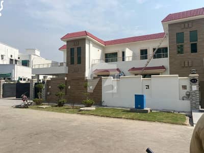 عسکری 11 ۔ سیکٹر بی عسکری 11,عسکری,لاہور میں 5 کمروں کا 12 مرلہ مکان 6.45 کروڑ میں برائے فروخت۔ عسکری 11 ۔ سیکٹر بی عسکری 11,عسکری,لاہور میں 5 کمروں کا 12 مرلہ مکان 6.45 کروڑ میں برائے فروخت۔