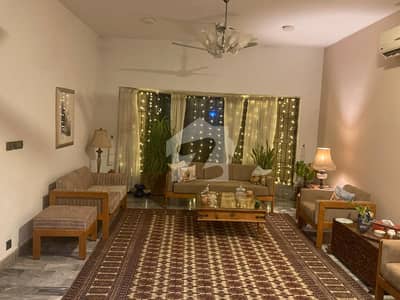 فالکن کمپلیکس فیصل کراچی میں 6 کمروں کا 1 کنال مکان 35.0 کروڑ میں برائے فروخت۔ فالکن کمپلیکس فیصل کراچی میں 6 کمروں کا 1 کنال مکان 35.0 کروڑ میں برائے فروخت۔
