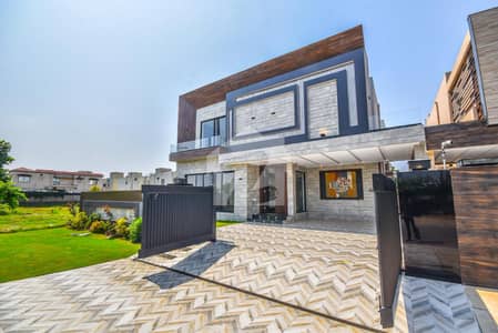 Straight Line One Kanal Gorgeous Bungalow Walking Distance From Big Market For Rent