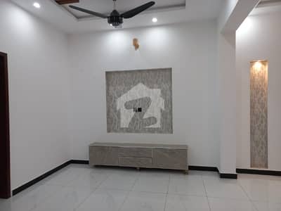 Elegant 5 Marla Home Like New Condition