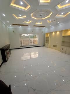 10 Marla Used House Available For Sale 10 Marla Used House Available For Sale