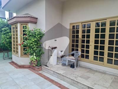 ڈی ایچ اے فیز 5 ڈی ایچ اے ڈیفینس,کراچی میں 6 کمروں کا 18 مرلہ مکان 5.0 لاکھ میں کرایہ پر دستیاب ہے۔