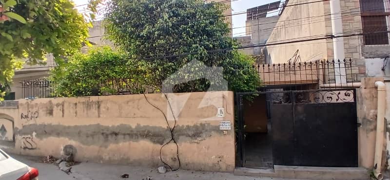 Investors Dream House Double Street-Facing Property. Investors Dream House Double Street-Facing Property.