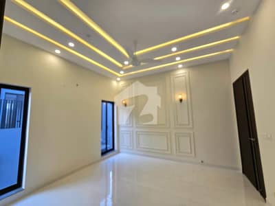 ڈی ایچ اے فیز 8 ڈیفنس (ڈی ایچ اے),لاہور میں 3 کمروں کا 1 کنال زیریں پورشن 2.7 لاکھ میں کرایہ پر دستیاب ہے۔