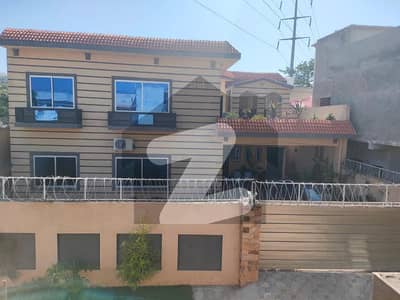 بنی گالہ اسلام آباد میں 5 کمروں کا 13 مرلہ مکان 4.9 کروڑ میں برائے فروخت۔