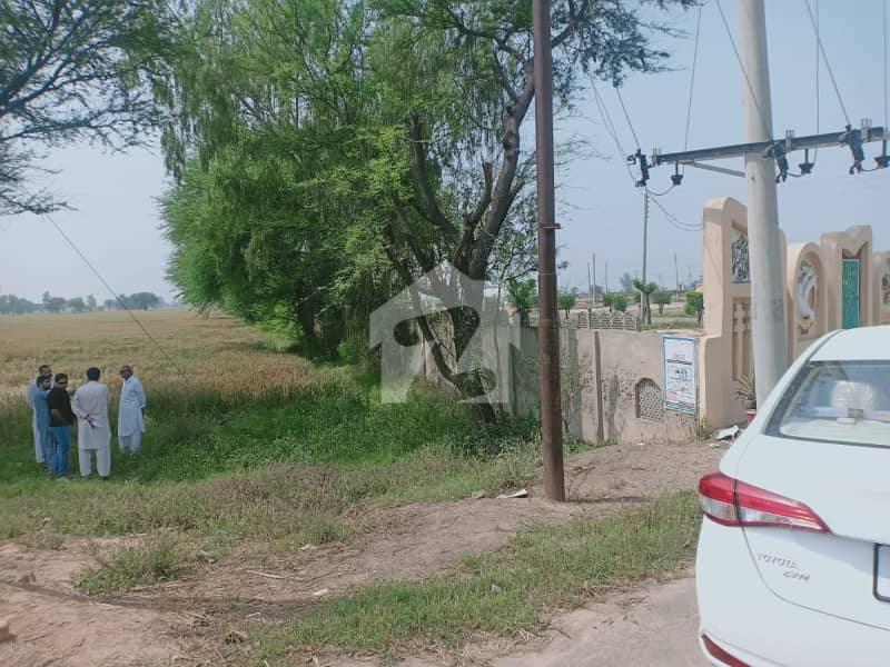 جوہر ٹاؤن لاہور میں 5 مرلہ کمرشل پلاٹ 4.0 کروڑ میں برائے فروخت۔ جوہر ٹاؤن لاہور میں 5 مرلہ کمرشل پلاٹ 4.0 کروڑ میں برائے فروخت۔
