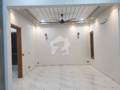 500 YARDS CORNER 5BEDS ARCHITECT DESIGN BUNGALOW WITH FULL BASEMENT 2 Lounges Drawing Dining Powder Room Laundry Store