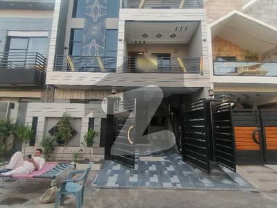 الرحمان فیز 2 - بلاک آئی الرحمان گارڈن فیز 2,الرحمان گارڈن,لاہور میں 4 کمروں کا 5 مرلہ مکان 2.4 کروڑ میں برائے فروخت۔