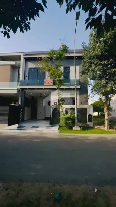 ڈی ایچ اے 9 ٹاؤن ڈیفنس (ڈی ایچ اے),لاہور میں 3 کمروں کا 5 مرلہ مکان 3.3 کروڑ میں برائے فروخت۔