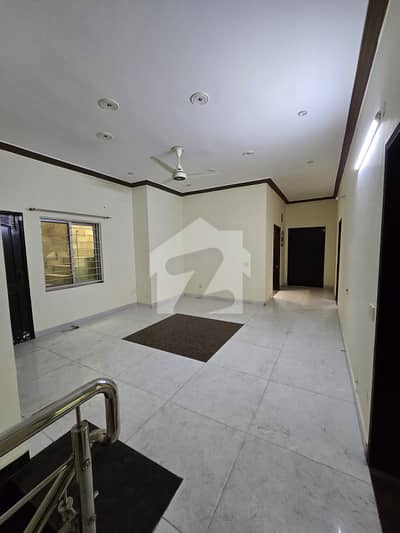 10 Marla non furnish house for rent in for location jasmine Block Bahria Town Lahore