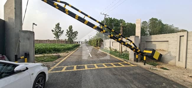 نذیر فارمز برکی روڈ,کینٹ,لاہور میں 3 کنال رہائشی پلاٹ 2.55 کروڑ میں برائے فروخت۔