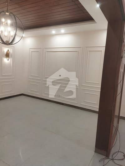 Beautiful House In The Vincity Of Lalazar Avenue Safe And Secure House