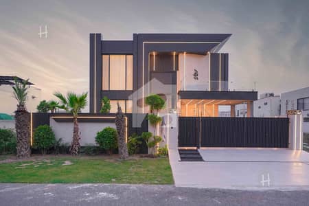 Top Class Modern Design Antique Class Luxurious House