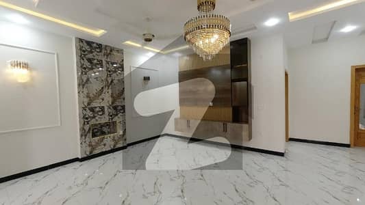 ایف ۔ 17 اسلام آباد میں 5 کمروں کا 10 مرلہ مکان 3.85 کروڑ میں برائے فروخت۔