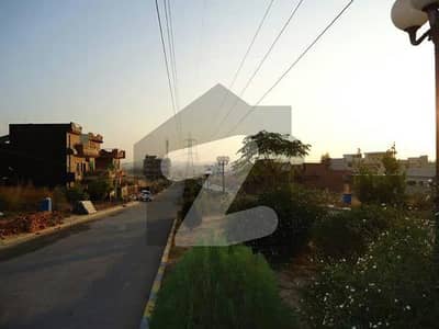 سی بی آر ٹاؤن فیز 1 - بلاک سی سی بی آر ٹاؤن فیز 1,سی بی آر ٹاؤن,اسلام آباد میں 8 مرلہ رہائشی پلاٹ 2.05 کروڑ میں برائے فروخت۔