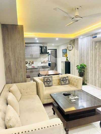 1 BED LUXURY FURNISHED FOR RENT IN GULBERG GREEN