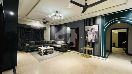 10 Marla Luxurious Furnished House Available For Rent