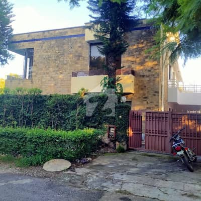 F-10/2 One Kanal Corner House Upper Portion Separate Gate For Rent