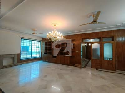 F-11 400'gaz 4'Beds Full House For Rent
