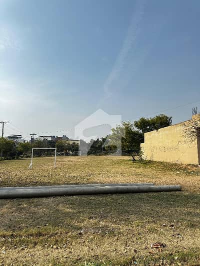 4 KANAL COMMERCIAL PLOT 3 SIDE DOUBLE CORNER 150 FEET WIDE ROAD OPEN FOR SALE COLLEGE ROAD LAHORE