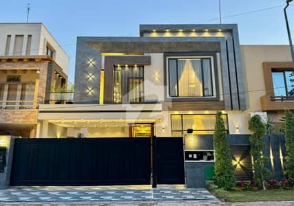 10 Marla Residential House For Sale In Hussain Block, Nearby Commercial Market, School and Health Care Canter
