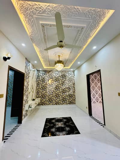 ایڈن بولیوارڈ ہاؤسنگ سکیم کالج روڈ,لاہور میں 5 کمروں کا 5 مرلہ مکان 2.35 کروڑ میں برائے فروخت۔