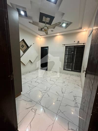 5 MARLA FACING PARK UPPER PORTION AVAILABLE FOR RENT