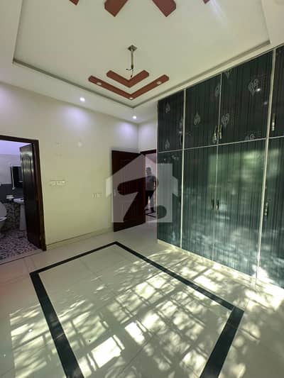 5 MARLA UPPER PORTION AVAILABLE FOR RENT WITH ROOF TOP