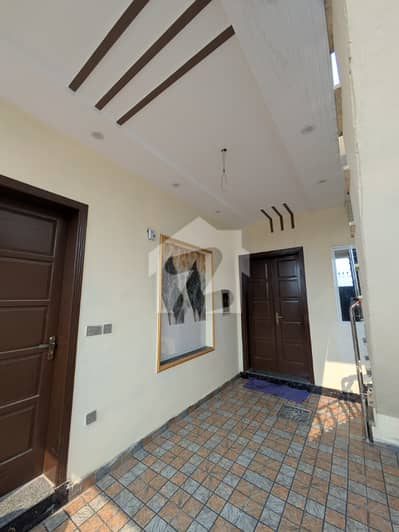 5 MARLA DOUBLE STOREY HOUSE FOR RENT IN NASHEMAN IQBAL PHASE 2 COLLEGE ROAD LAHORE ELECTRICITY WATER AVAILABLE USE FOR FAMILY BRAND NEW TYPR HOUSE