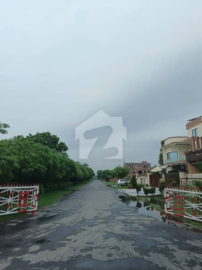 1 KANAL FACING PARK RESIDENTIAL PLOT FOR SALE NFC PHASE 1 COLLEGE ROAD LAHORE