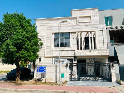I SELL 5.25 MARLA HOUSE IN BAHRIA ORCHARD LAHORE PHASE 1. LDA APPROVED HOT LOCATION
