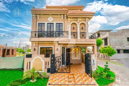 ڈی ایچ اے 9 ٹاؤن ڈیفنس (ڈی ایچ اے),لاہور میں 3 کمروں کا 5 مرلہ مکان 2.65 کروڑ میں برائے فروخت۔