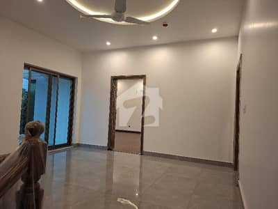 1 Kanal Slightly Used Bungalow Near Gold Crest