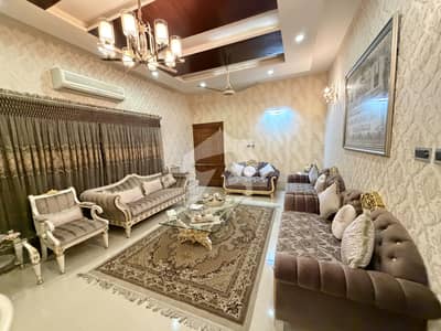 1 - KANAL ELEGENT AND FULLY MAINTAINED SUPER HOT Luxurious HOUSE
