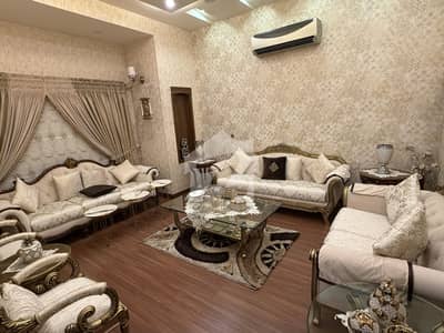 1 - KANAL ELEGENT AND FULLY MAINTAINED SUPER HOT Luxurious HOUSE