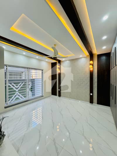 10 Marla Brand New Upper Portion Separate Entrance With Gas Available For Rent In Bahria Town Lahore