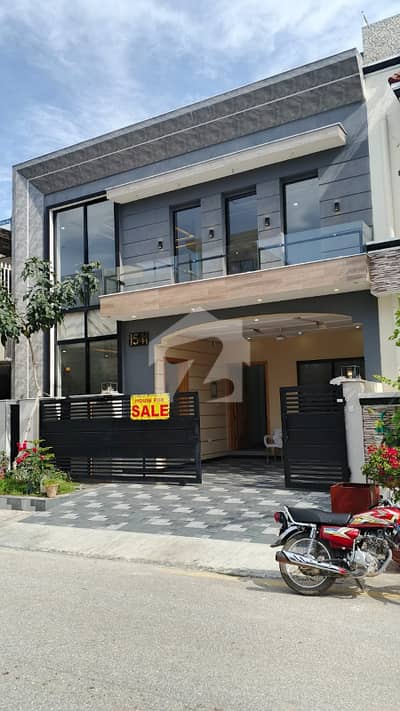 8 Marla Spacious House For Sale