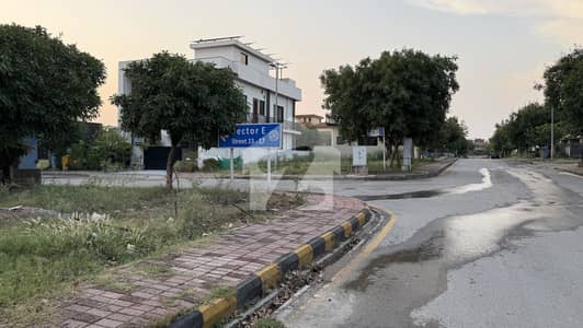 E BLOCK PLOT FOR SALE