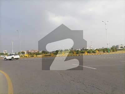 ڈی ایچ اے فیز 8 - بلاک ٹی فیز 8,ڈیفنس (ڈی ایچ اے),لاہور میں 1 کنال رہائشی پلاٹ 4.4 کروڑ میں برائے فروخت۔