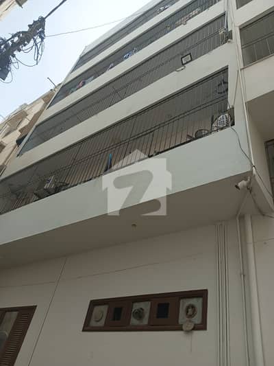 ڈی ایچ اے فیز 6 ڈی ایچ اے ڈیفینس,کراچی میں 4 کمروں کا 8 مرلہ فلیٹ 3.0 کروڑ میں برائے فروخت۔