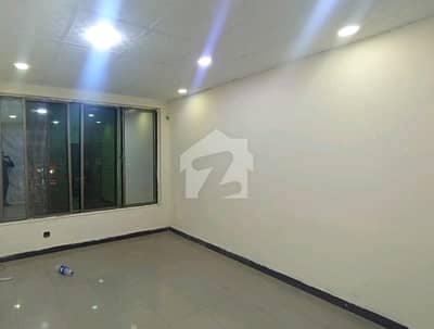 آئی ۔ 8 مرکز آئی ۔ 8,اسلام آباد میں 2 مرلہ Studio دفتر 2.5 کروڑ میں برائے فروخت۔