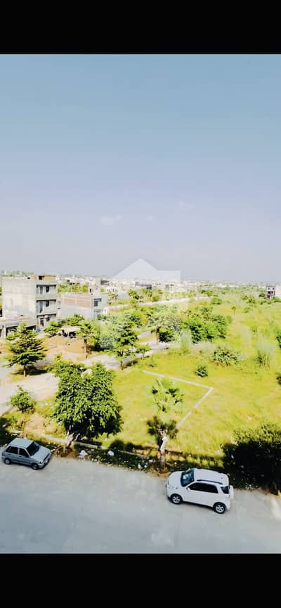 Corner 4 Marla Commercial Plot On 50 Feet Road In Executive Block