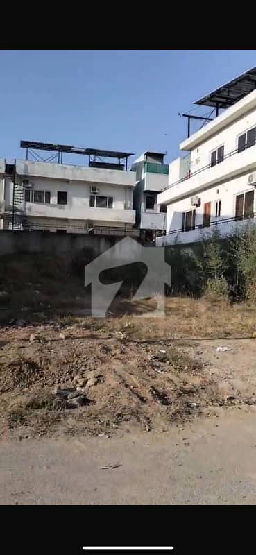 G-13 EXCELLENT 355 SQY CORNER PLOT READY FOR POSESSION PRICE 6.35 CRORES
