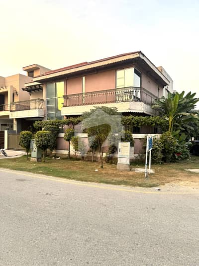 6-Marla Corner House For Sale at Prime Location Near Commercial Park