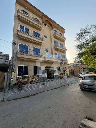 ائیرپورٹ ہاؤسنگ سوسائٹی راولپنڈی میں 11 کمروں کا 7 مرلہ عمارت 12.0 کروڑ میں برائے فروخت۔