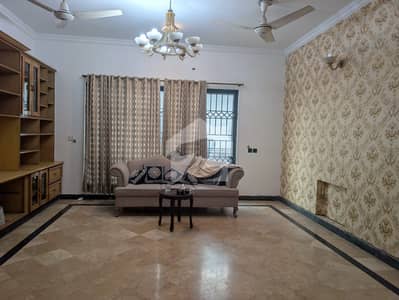 ایف ۔ 11 اسلام آباد میں 3 کمروں کا 1 کنال بالائی پورشن 1.75 لاکھ میں کرایہ پر دستیاب ہے۔