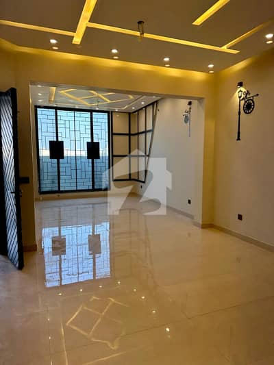 Luxurious 8 Marla House For Sale