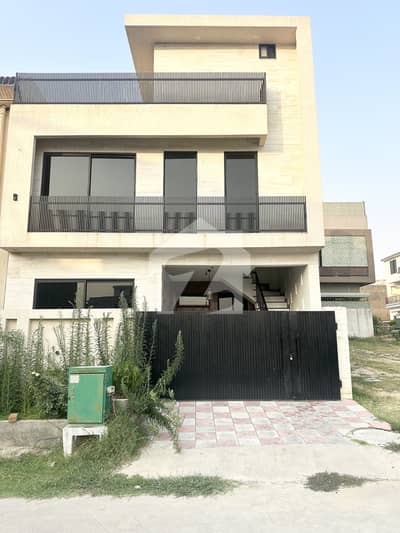 Beautifull House ready to move for sell on installments