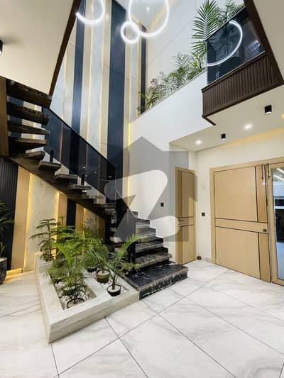 7 MARLA DOUBLE HEIGHTED + ROOFTOP SITTING DESIGNER BRAND NEW HOUSE FOR SALE IN BAHRIA TOWN